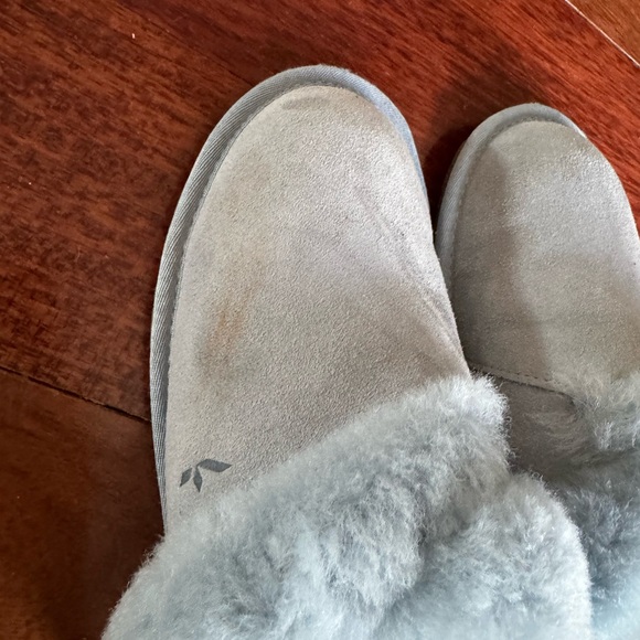 UGG Slippers - Picture 4 of 4